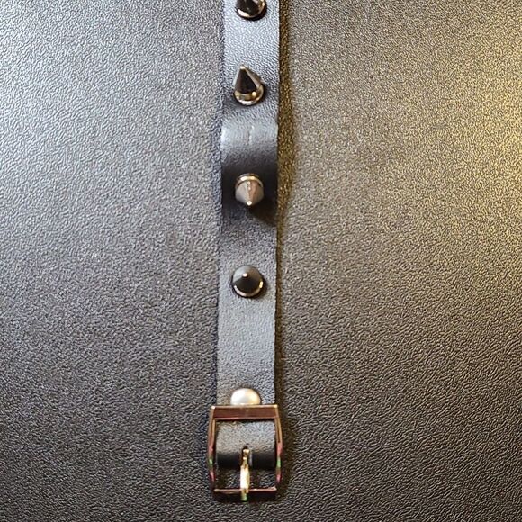 Choker with small spikes - Picture 2 of 5